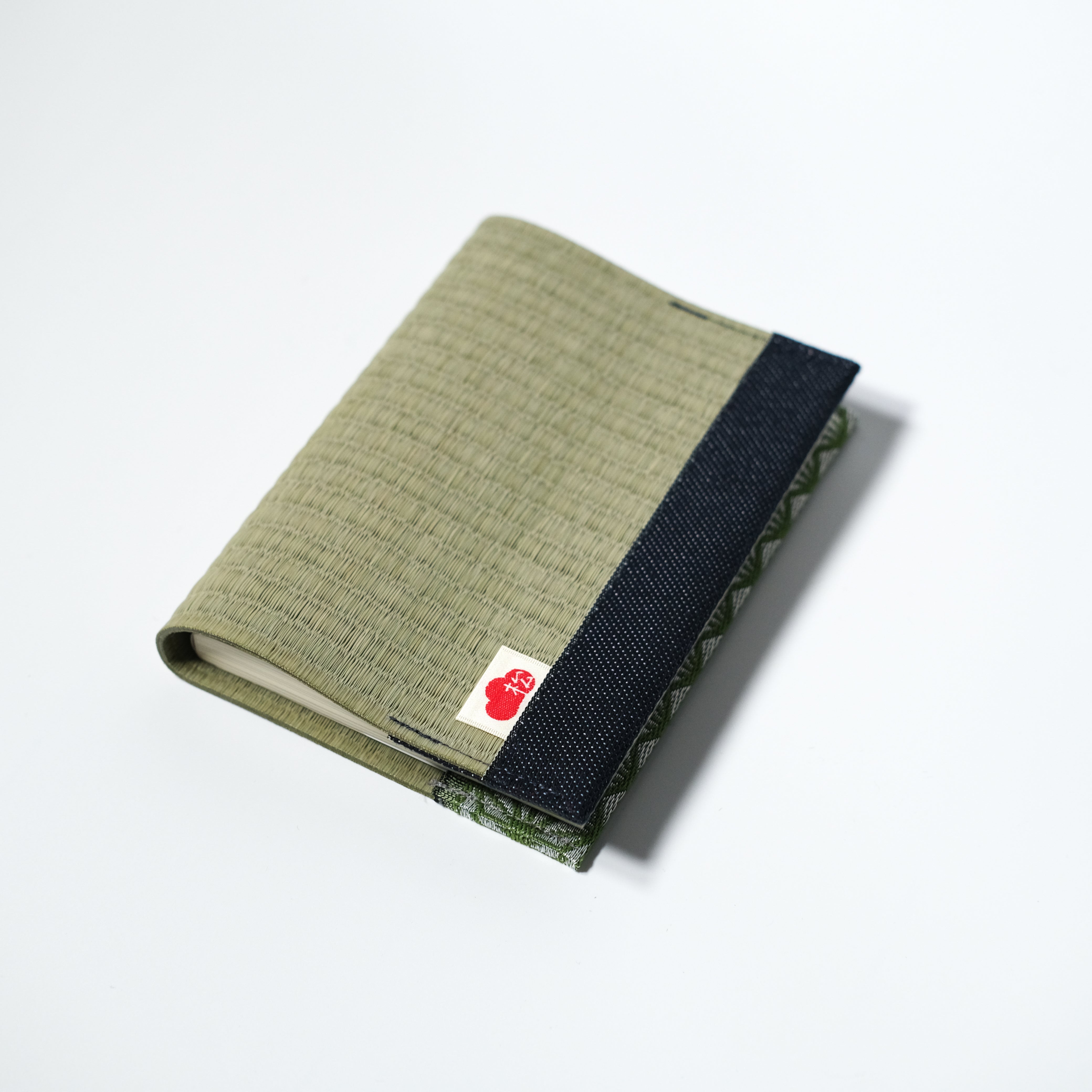 IGUSA BOOK COVER(White)