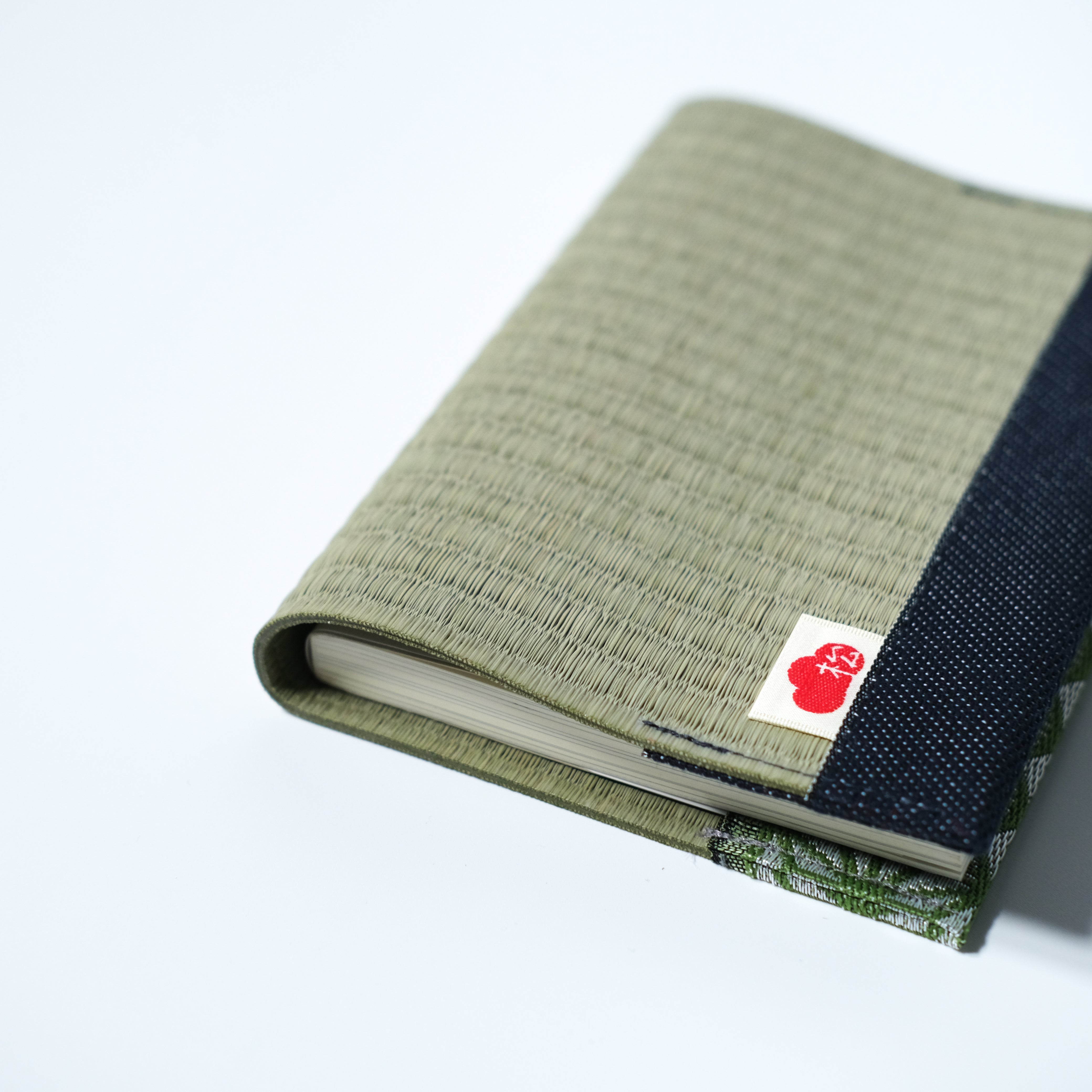 IGUSA BOOK COVER(White)