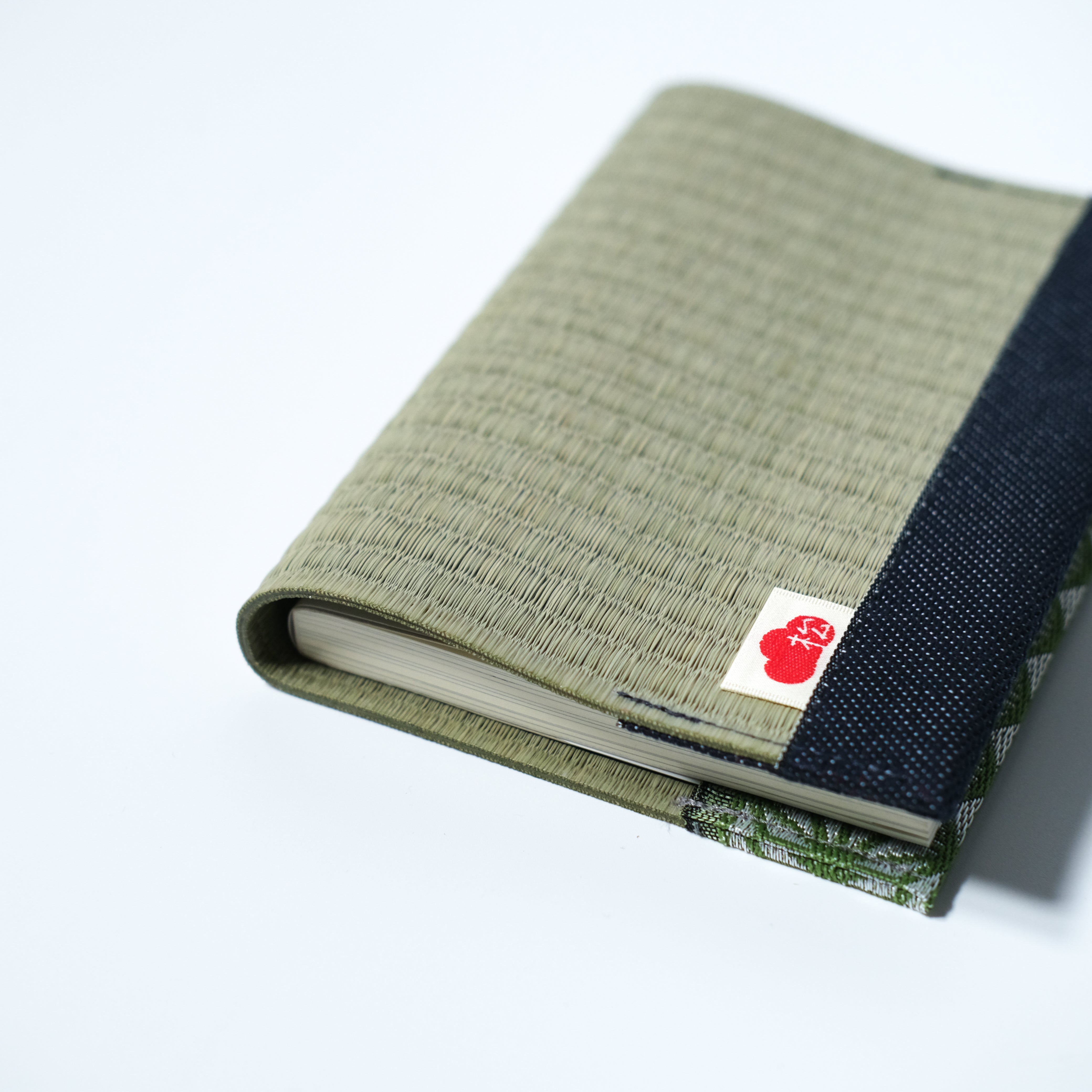 IGUSA BOOK COVER(White)