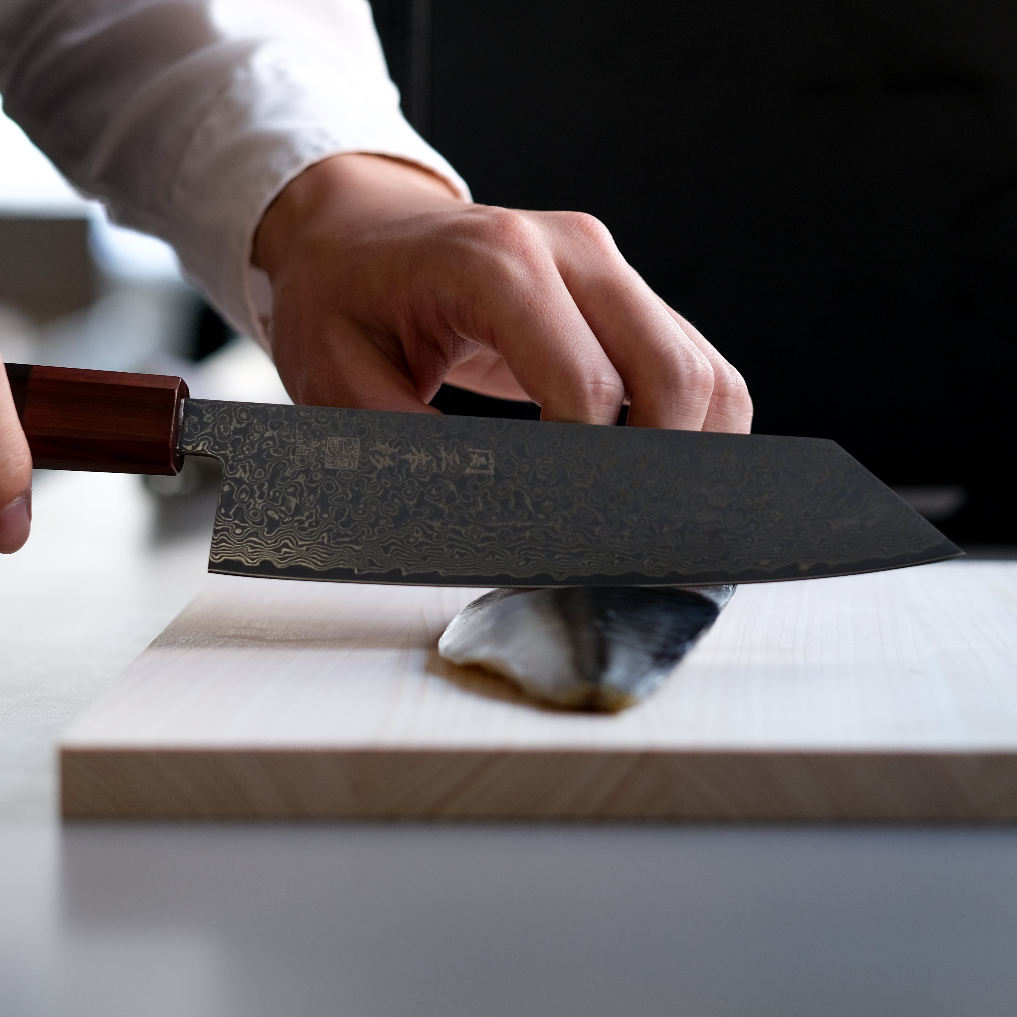 Seki Sanbonsugi VG10 Santoku Knife – Ebony Handle