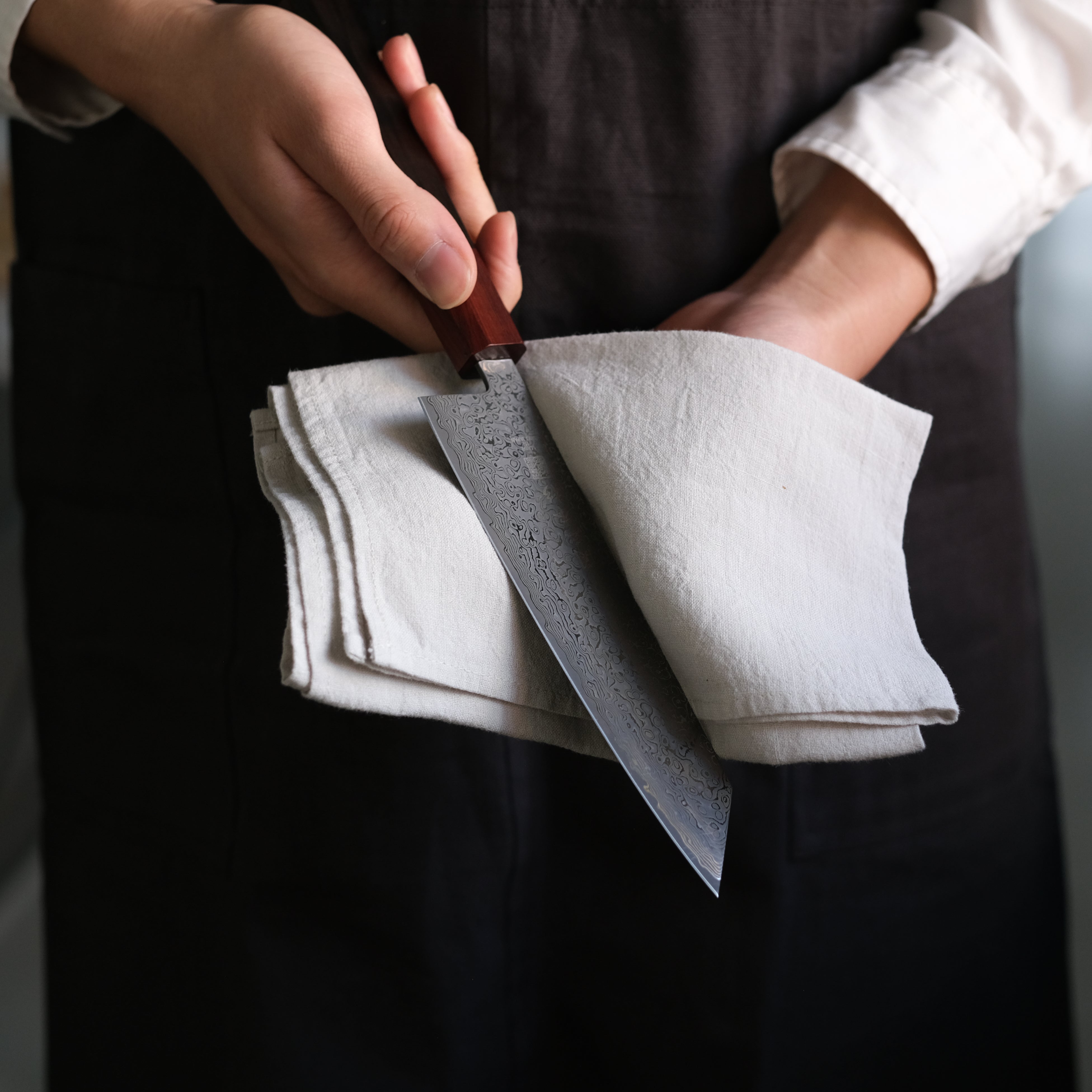 Seki Sanbonsugi VG10 Santoku Knife – Ebony Handle