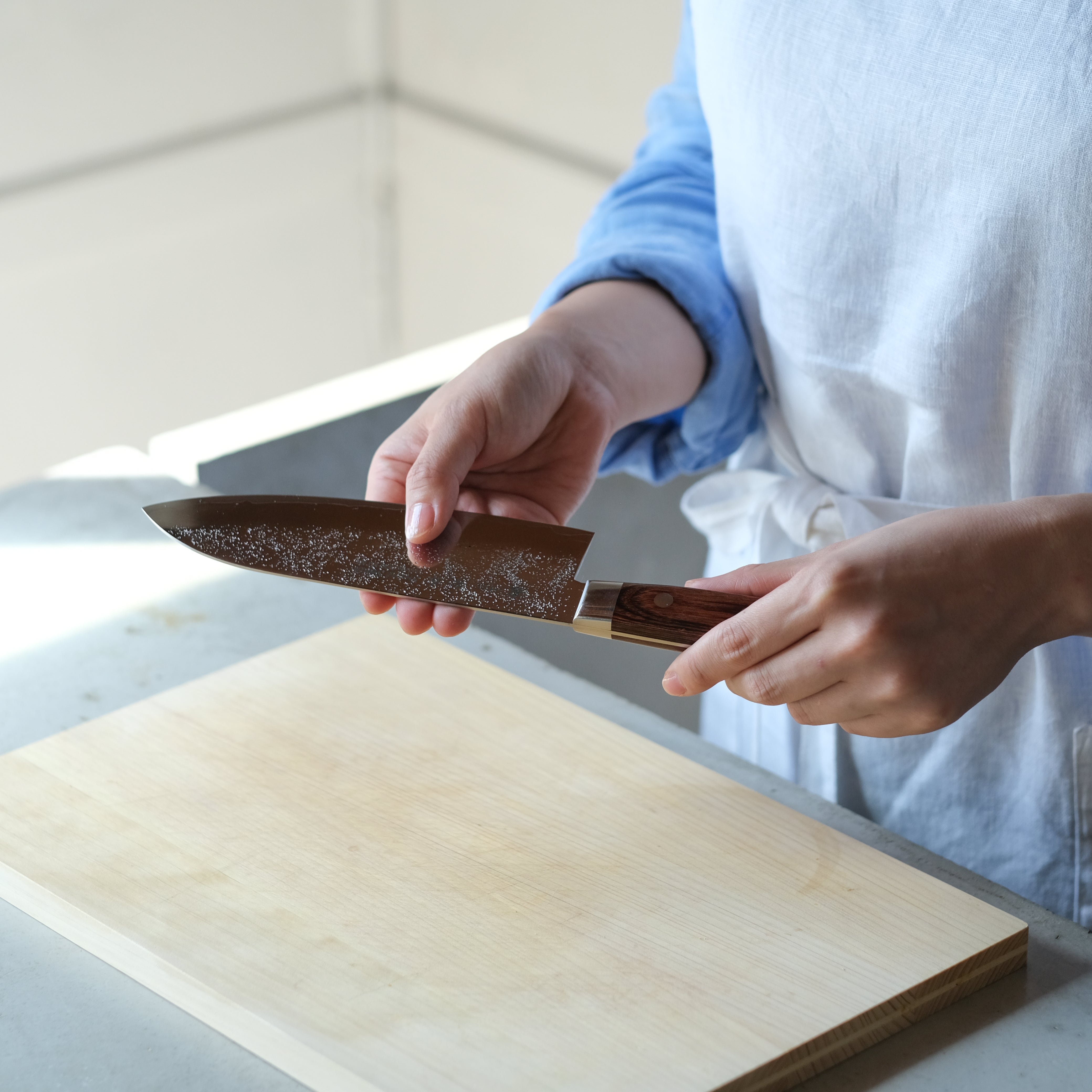 Nōshū Masamune Warikomi Steel Santoku Knife – Nashiji 8A (Brown Handle)