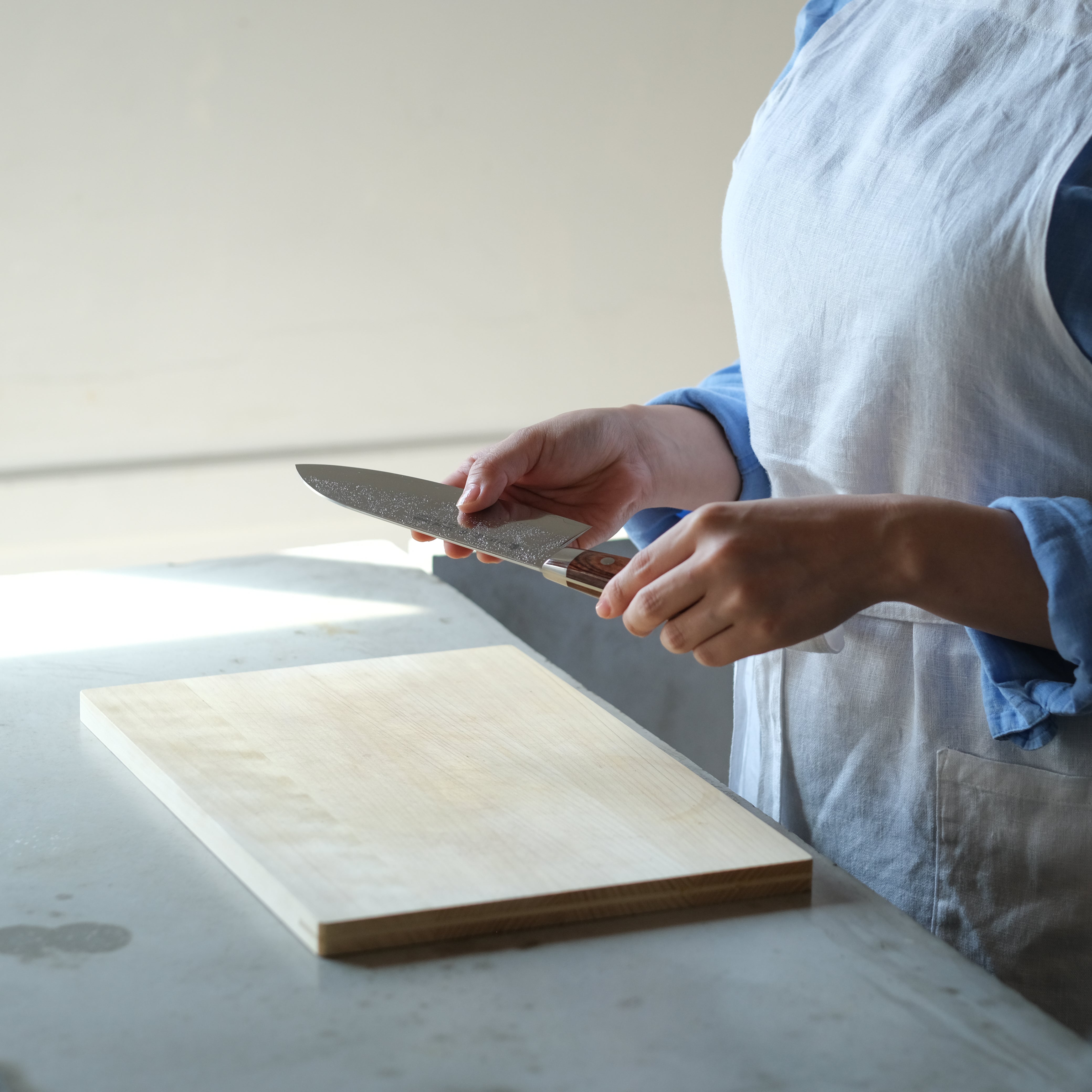 Nōshū Masamune Warikomi Steel Santoku Knife – Nashiji 8A (Brown Handle)