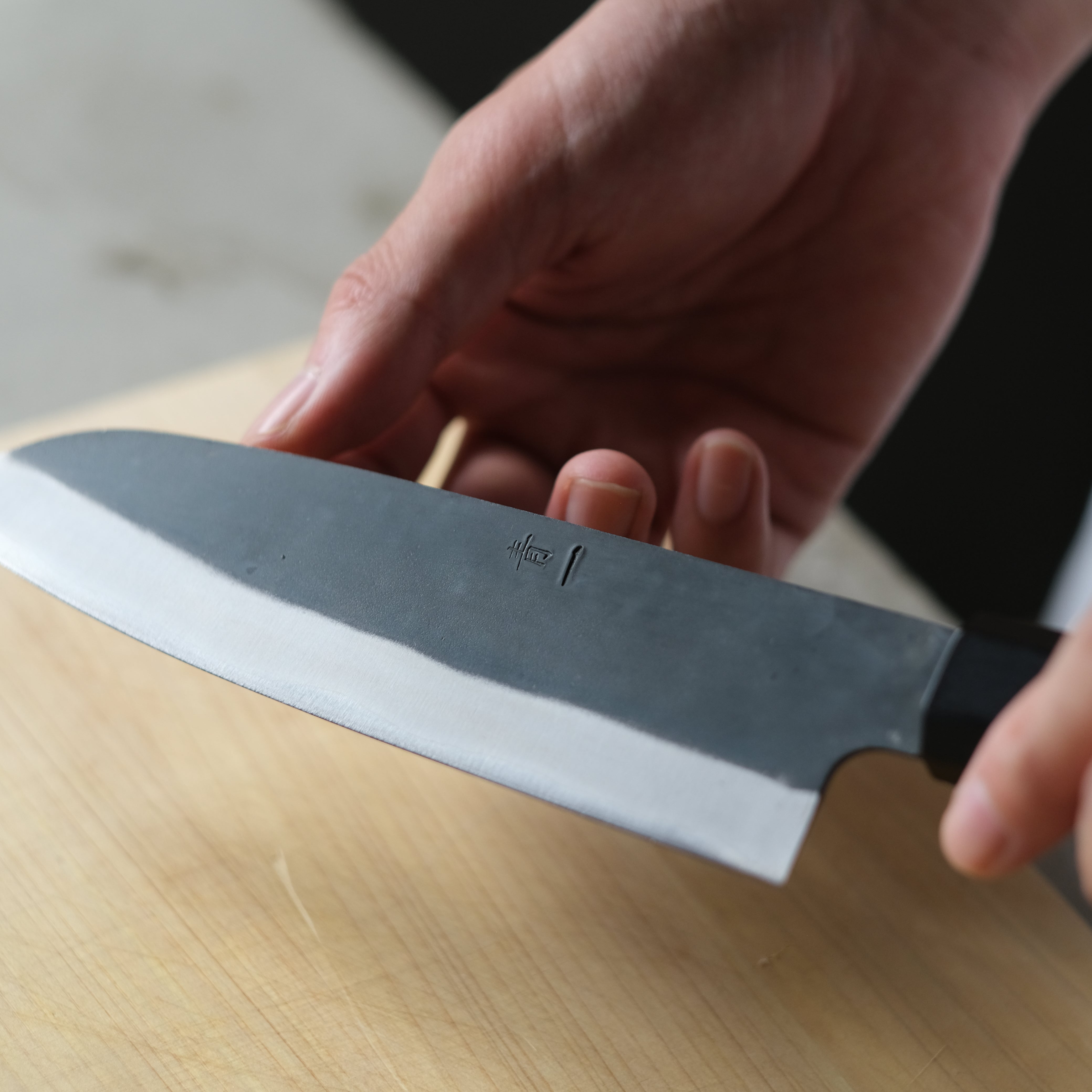 Hidariyorimitsu Aogami #1 Black Santoku Knife (190mm, Ironwood Handle)