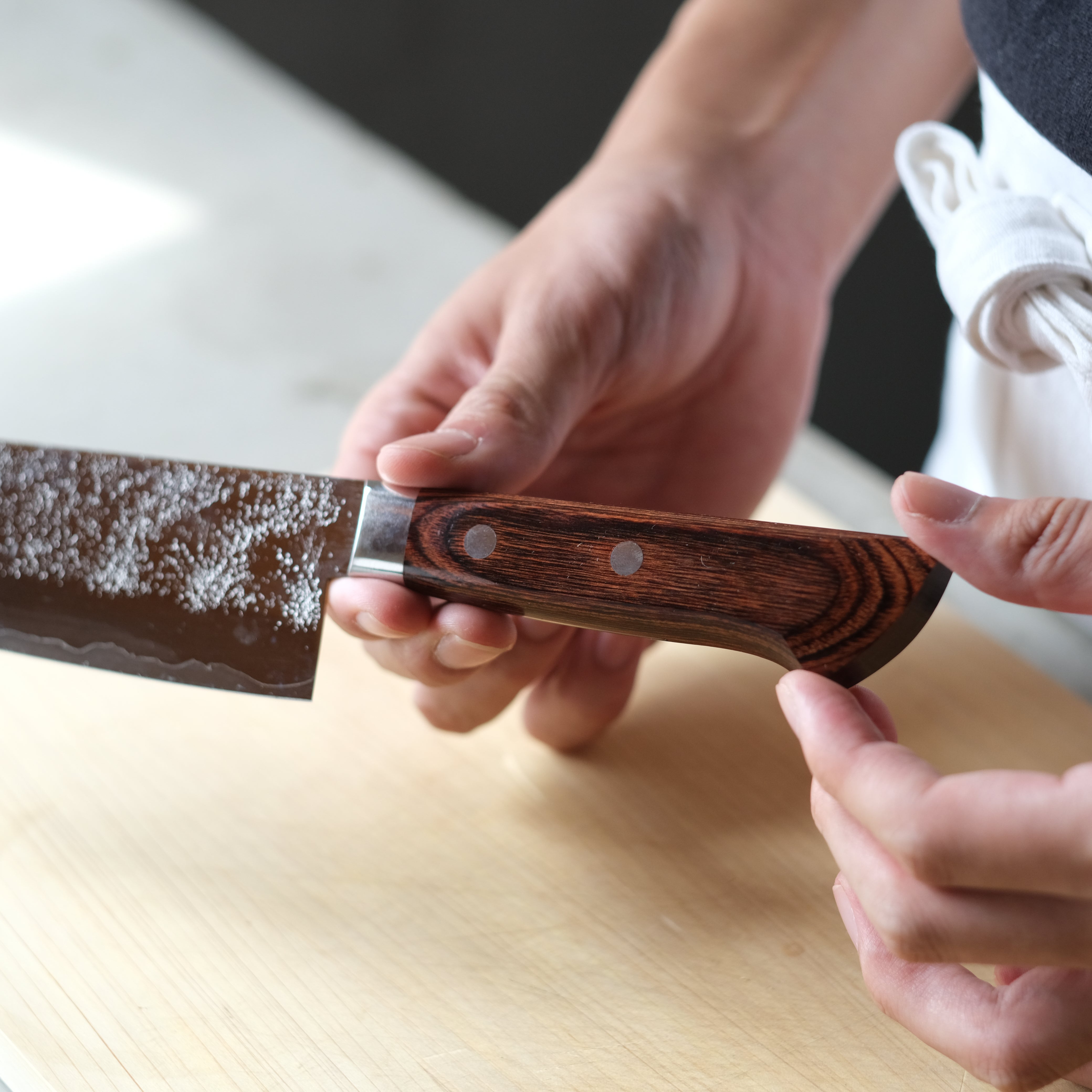 Nōshū Masamune Warikomi Steel Santoku Knife – Nashiji 8A (Brown Handle)
